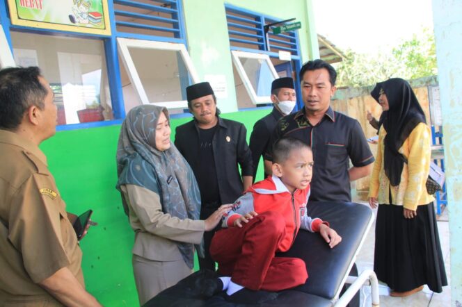 
 Waket Didampingi Gabungan Komisi DPRD Tanbu Tinjau Keadaan SLBN, Nilai Perlu Dukungan Fasilitas Khusus