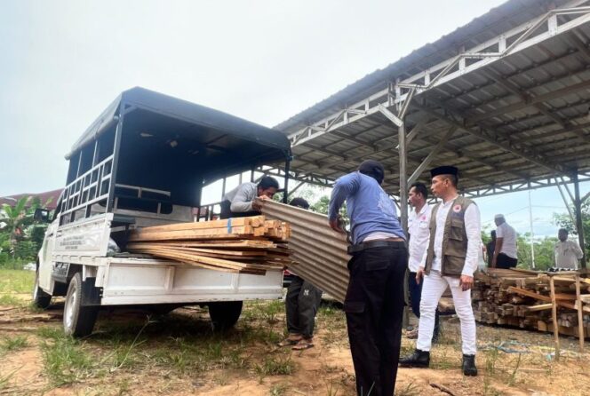 
 Lanjutkan Penanganan Pascabencana Puting Beliung, BPBD Tanbu Kirim Material Bangunan