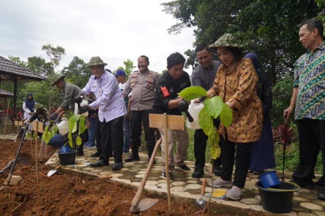 
 Bupati Andi Rudi Latif Ajak Wujudkan Sekolah Berbudaya dan Berwawasan Lingkungan