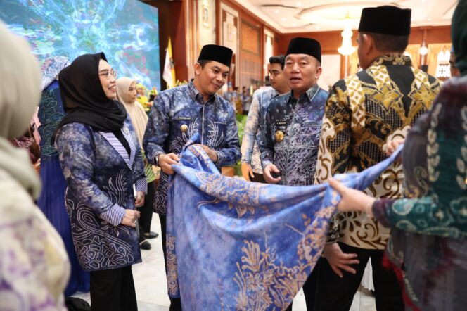 
 Bupati Andi Rudi Latif Hadiri Pengukuhan Ketua Dekranasda Provinsi Kalsel