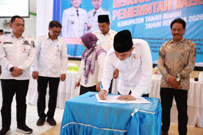 
 Musrenbang RKPD 2026, Bupati Andi Rudi Latif : Setiap Program Harus Berdampak Bagi Masyarakat