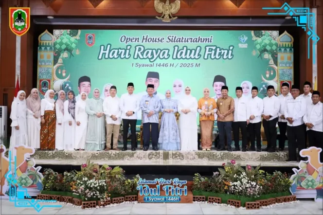 
 Begini Momentum Hangat Silaturahmi Bang Arul dan Pemkab Tanbu di Open House Idul Fitri Gubernur Kalsel