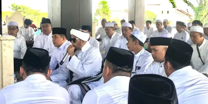 
 Bupati Tanah Bumbu, Bang Arul Hadiri Safari Dakwah dan Ziarah Bersama Guru Mulia Al Habib Musthofa bin Abdullah Alaydrus