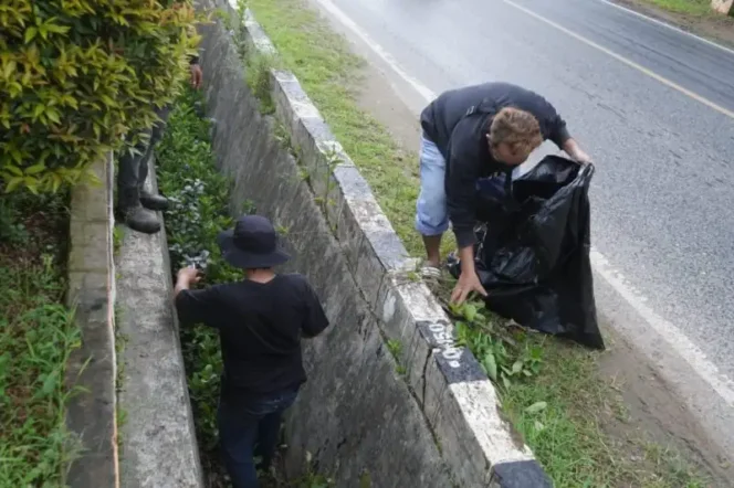 
 AKSI Jumat Bersih, Langkah Nyata Bupati Andi Rudi Latif Wujudkan Lingkungan Sehat di Tanah Bumbu