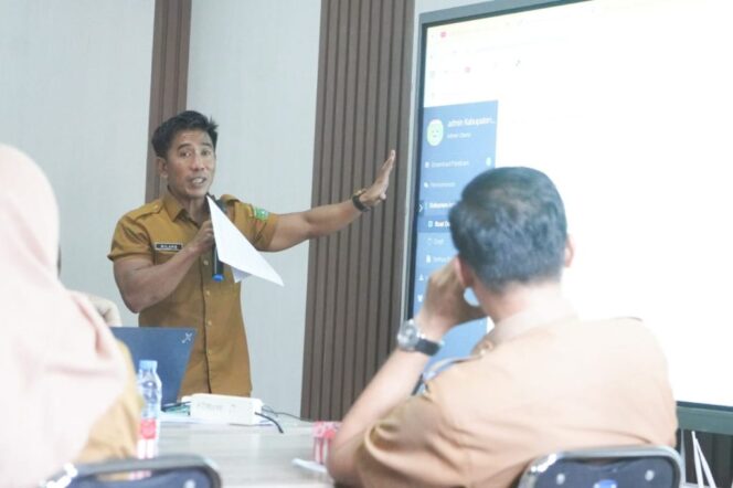 
 Pemkab Tanbu Gelar Monev PPID dan SP4N-LAPOR, Selaraskan Visi Misi 2025-2030