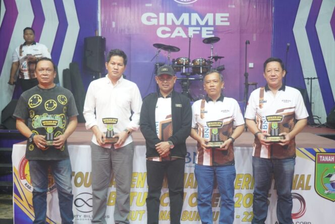 
 Wabup Bahsanudin Resmi Tutup Turnamen Billiard Intern