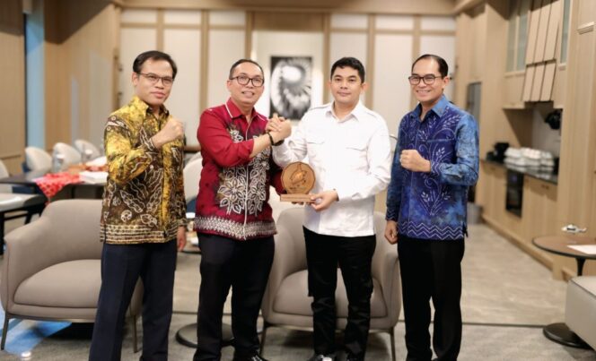 
 Bupati Andi Rudi Latif Terima Audiensi Dewan Komisaris Bank Kalsel