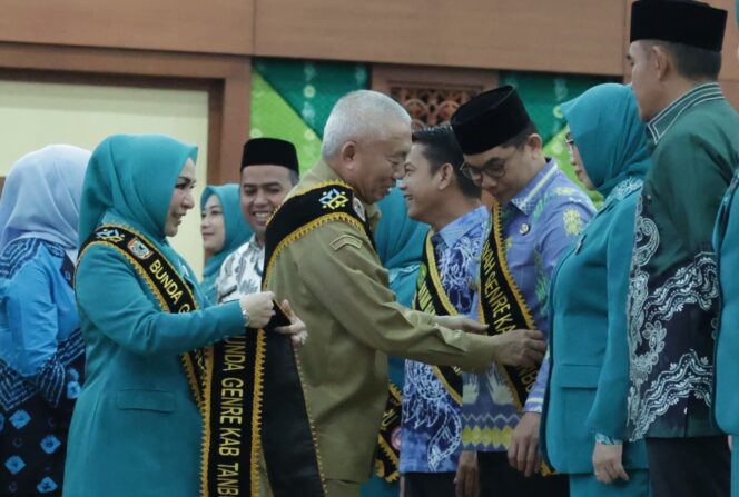 
 Andi Rudi Latif dan Andi Irmayani Rudi Latif Dikukuhkan Sebagai Ayah dan Bunda GenRe Tanah Bumbu