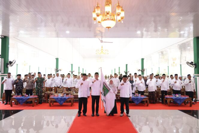 
 Bupati Andi Rudi Latif Lepas Kafilah MTQ: Jaga Kesehatan, Komunikasi, dan Niatkan Ibadah untuk Sukses Dunia Akhirat