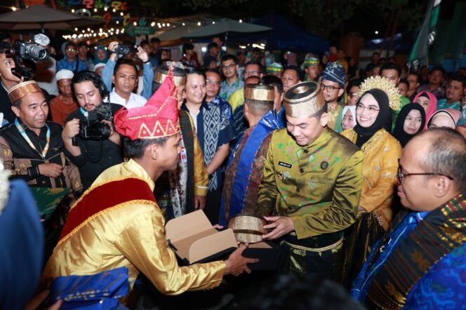 
 Bang Arul Buka Secara Resmi Pesona Budaya Mappanre Ri Tasi’e dan Expo Tanah Bumbu 2025