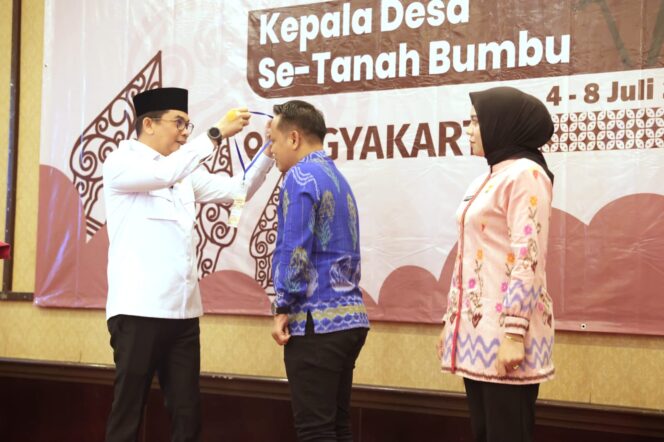 
 Bupati Tanah Bumbu Dorong Kepala Desa Tingkatkan Pelayanan dan Inovasi Pembangunan