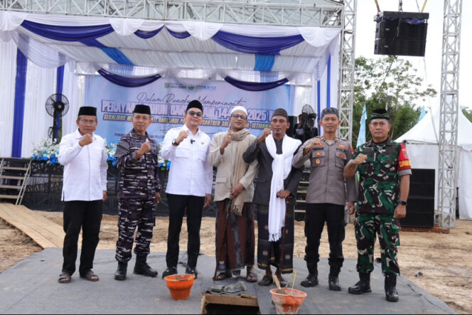 
 Puncak Milad ke-15 Ponpes Salafiyah Al-Istiqamah Mantewe Berlangsung Haru, Bupati Andi Rudi Latif Beri Apresiasi