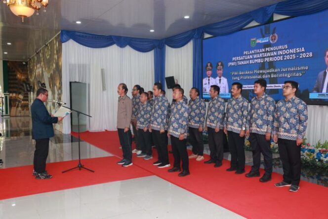 
 PWI Tanah Bumbu 2025–2028 Dilantik, Bupati Andi Rudi Latif Dukung Profesionalisme Wartawan sebagai Mitra Strategis Daerah