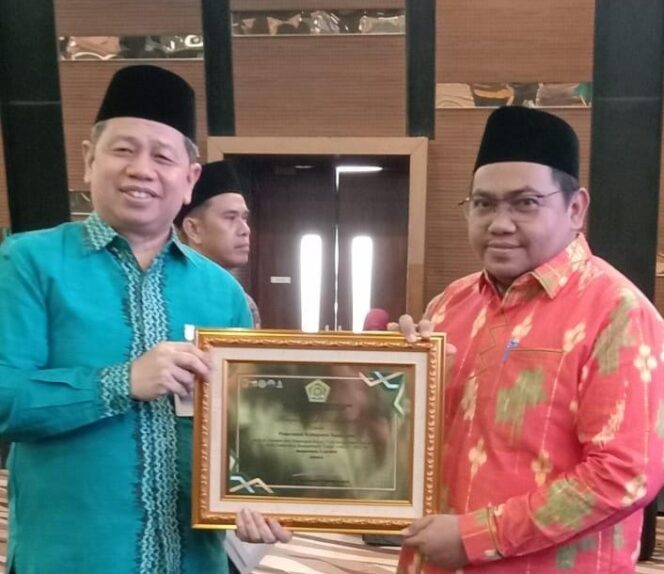 
 Pemkab Tanah Bumbu Terima Penghargaan Kemenag Kalsel atas Dukungan Ibadah Haji 2025