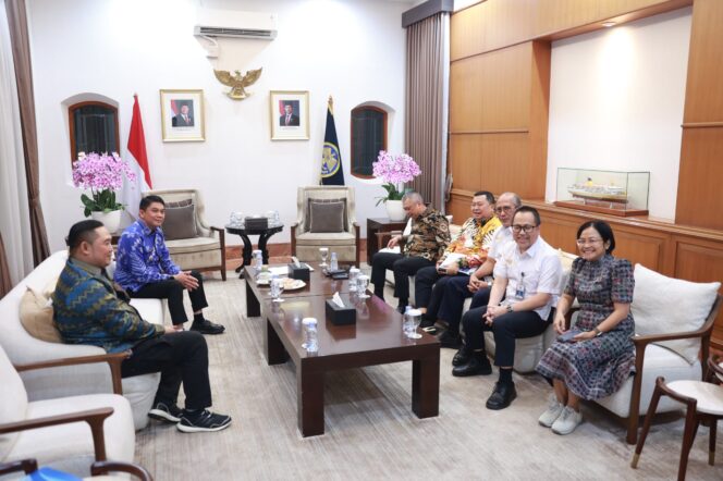 
 Bupati Andi Rudi Latif Sampaikan Usulan Fasilitas Keselamatan Jalan ke Kemenhub RI, Khususnya Jalan Bypass Batulicin–Banjarbaru