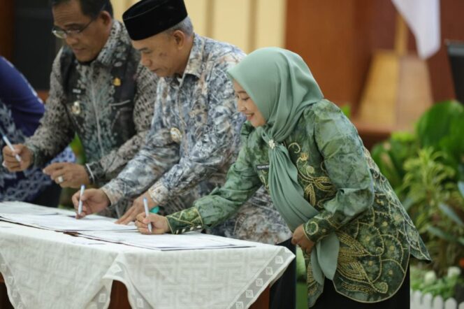 
 Pemkab Tanah Bumbu Tanda Tangani Kesepakatan Manajemen Talenta, Siap Cetak ASN Unggul dan Berintegritas