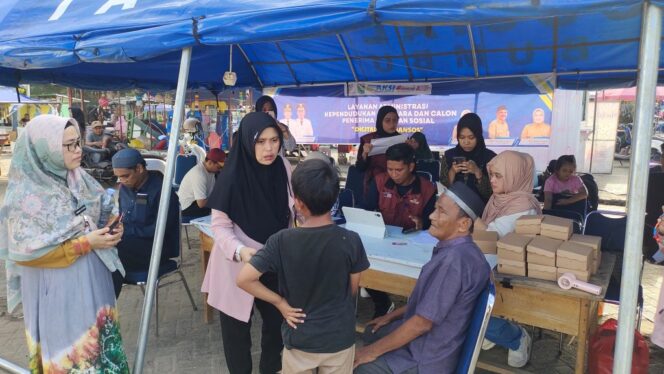 
 Aksi Sinergitas Merah Putih di Kusan Hilir, Bupati Tanbu Dekatkan Pelayanan Publik ke Masyarakat