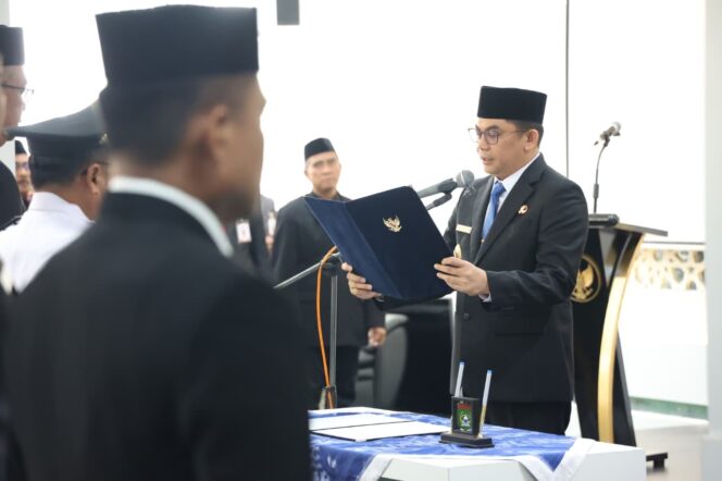 
 Perdana di Tahun 2026, Bupati Andi Rudi Latif Lantik 21 Pejabat Eselon II, III, dan IV