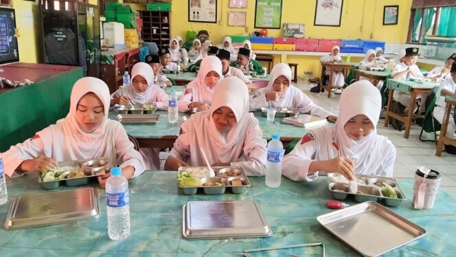 
 Program MBG Diterapkan sebagai Sarapan Pagi di MTsN 3 Tanah Bumbu