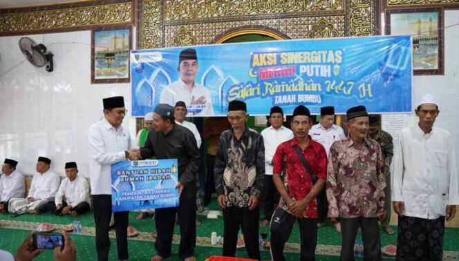 
 Safari Ramadan 1447 H di Mantewe, Bupati Andi Rudi Latif Pererat Silaturahmi dan Serahkan Bantuan
