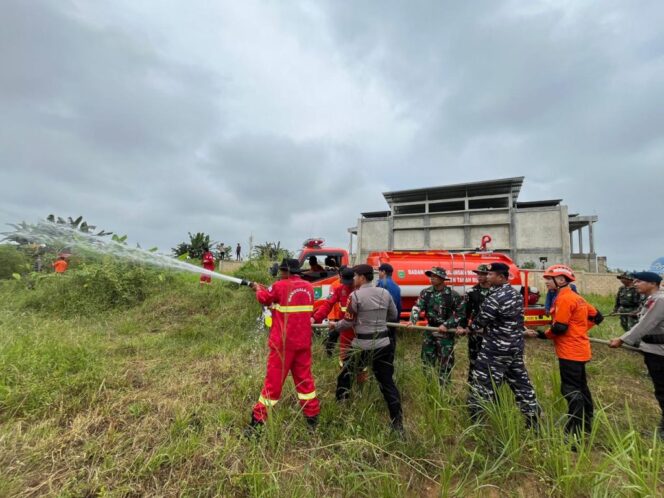 
 Peringati HKB 2026, Pemkab Tanah Bumbu Gelar Simulasi Penanganan Karhutla
