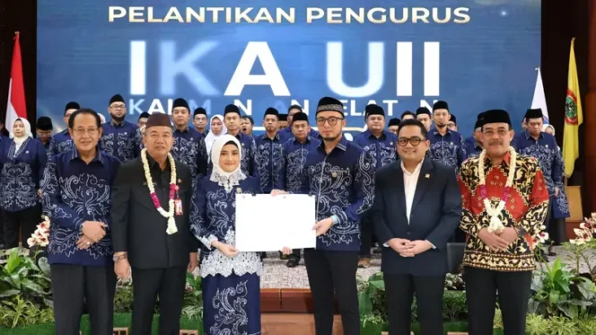 
 Pemkab Tanbu Dukung Penguatan SDM dan Investasi pada Pelantikan Pengurus IKA UII Kalsel