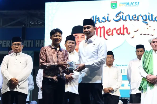 
 Bupati Andi Rudi Latif Resmi Buka Aksi Sinergitas Merah Putih, Hadirkan Layanan Publik di Satui