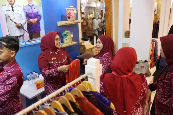 
 Dekranasda Tanbu Promosikan Produk UMKM Lokal di Ajang Nasional