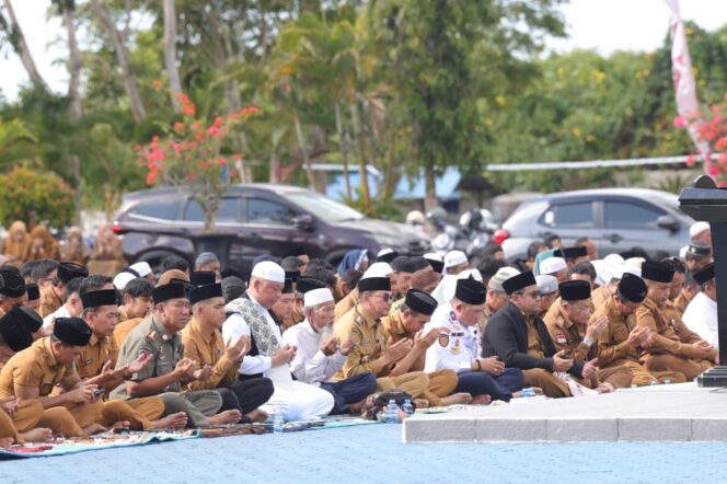 
 Usai Salat Istisqa, Bupati Andi Rudi Latif Berdoa Agar Hujan Segera Turun