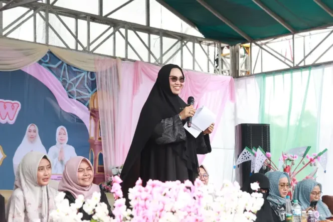 
 Ketua TP PKK Tanah Bumbu Hadiri Maulid Nabi di Angsana, Tekankan Teladan Rasulullah SAW