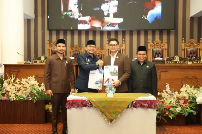 
 Pemkab dan DPRD Tanah Bumbu Sepakati KUA-PPAS Tahun Anggaran 2027
