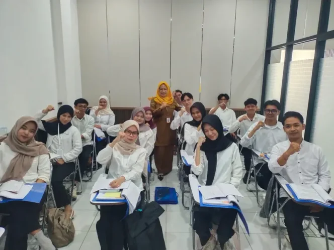 
 Bupati Andi Rudi Latif Perkuat SDM, Disnakertrans Gelar Pelatihan Desain Grafis dan Barbershop