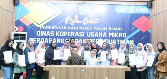 
 19 Pelaku Usaha Mikro Terima Sertifikat Halal, Perkuat Daya Saing Produk Lokal