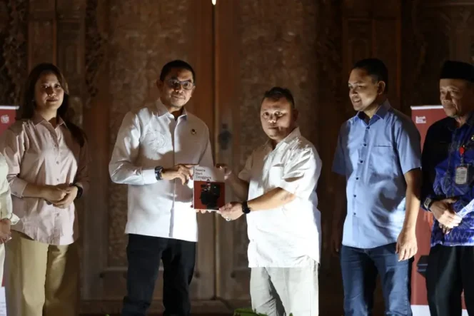 
 Hadiri Launching Buku Antologi “Suara dari Tenggara”, Bupati Andi Rudi Latif Apresiasi Perkembangan Literasi di Bumi Bersujud