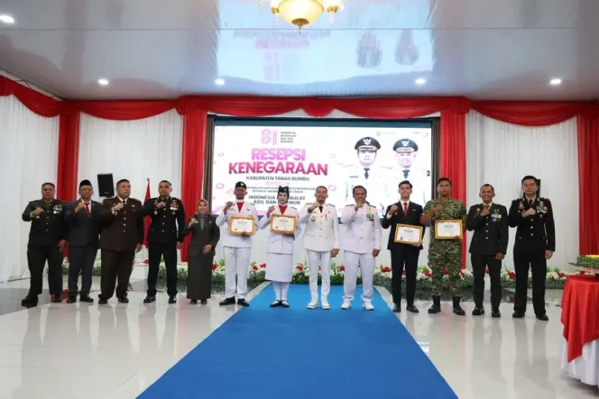 
 Bupati Andi Rudi Latif Apresiasi Paskibraka Angkatan 23 Tanah Bumbu, Berikan Beasiswa Pendidikan
