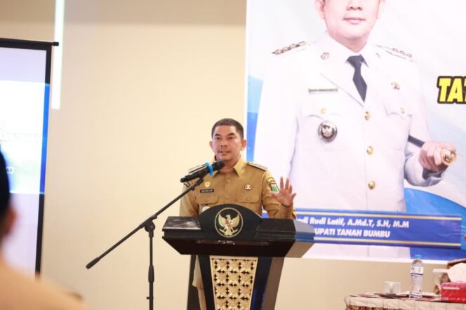 
 Bupati Andi Rudi Latif Buka Sosialisasi Regulasi Aset Desa, Tegaskan Pentingnya Pengelolaan Aset Tanah Desa yang Tertib, Aman, dan Sah Secara Hukum