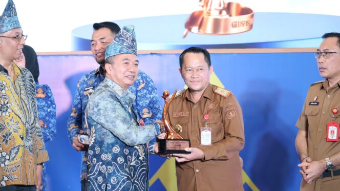 
 Pemkab Tanah Bumbu Sabet Juara Tiga Geospasial Banua Award 2026